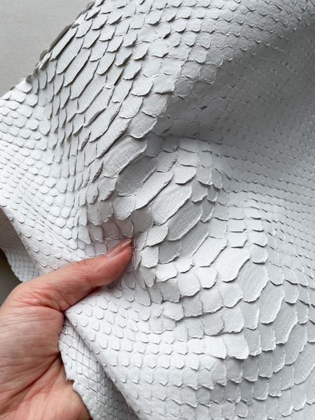 Python skin, white 204 cm