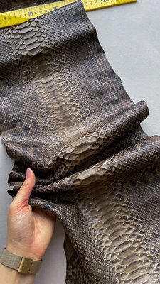 Python skin, dark khaki 112 cm