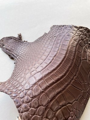 Crocodiles' neck, Mocha color