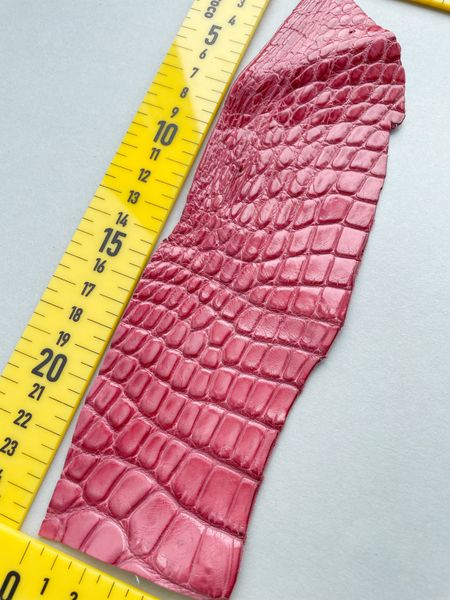 Crocodile leather piece, dark pink