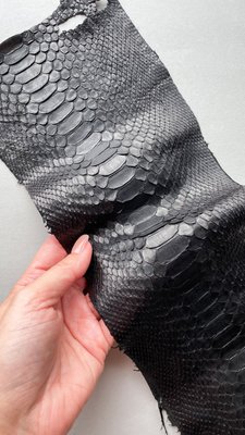 Python leather, black 47 cm