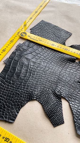 Crocodiles' Half-skin, black color