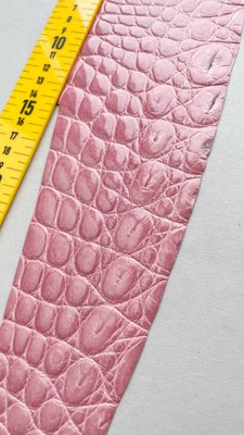 Лоскут шкіри крокодила, рожевий 000000685 фото