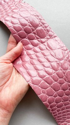 Лоскут шкіри крокодила, рожевий 000000682 фото