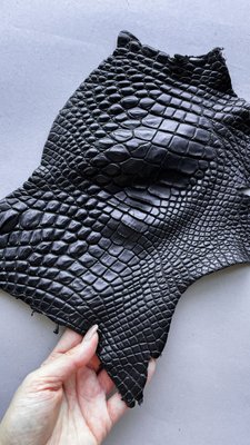 Лоскут шкіри крокодила, чорний 000002983 фото