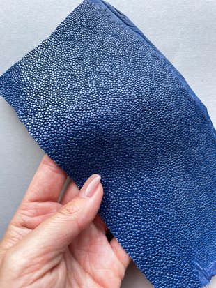 Stingray leather piece, blue