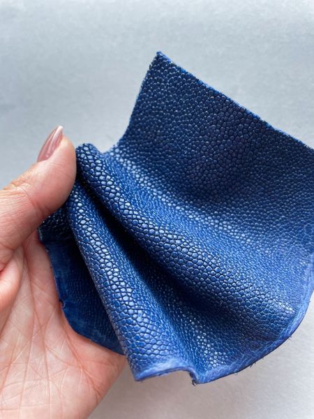 Stingray leather piece, blue