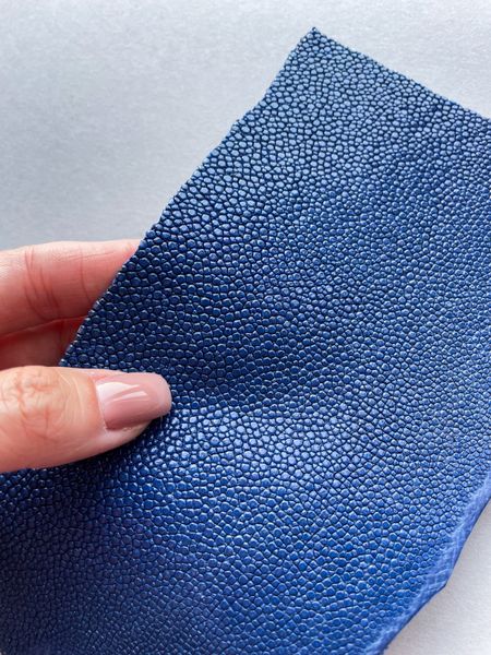 Stingray leather piece, blue