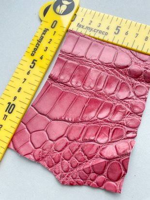 Crocodile leather piece, dark pink