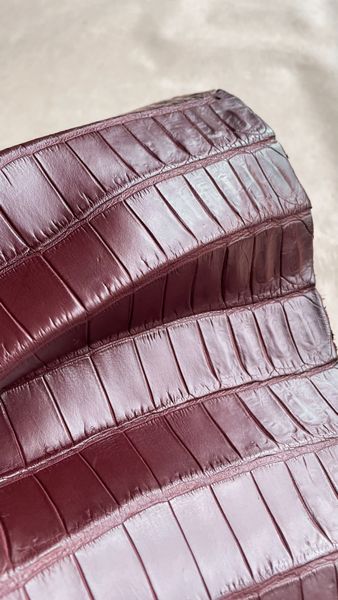 Crocodiles' tail, Marsala color