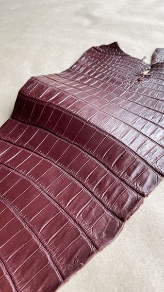 Crocodiles' tail, Marsala color