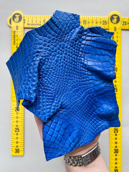 Crocodile leather piece, blue