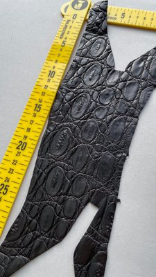 Лоскут шкіри крокодила, чорний 000002068 фото