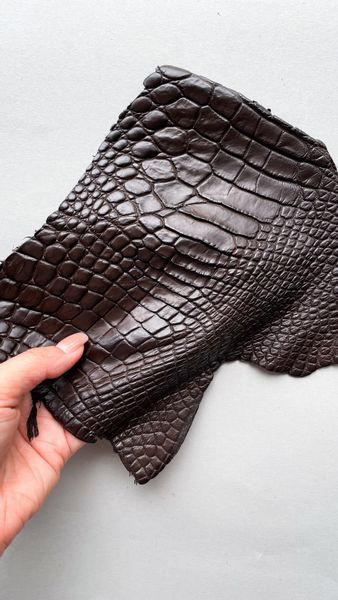 Crocodile leather piece, chocolate