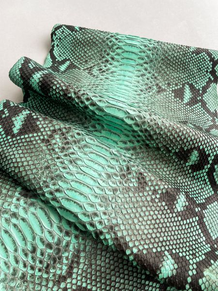 Python skin, emerald 225 сm (available for cut from 20cm)