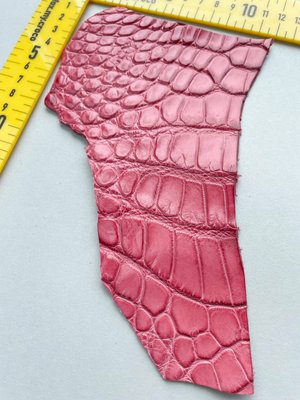 Лоскут шкіри крокодила, темно-рожевий 000000501 фото