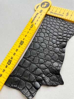 Лоскут шкіри крокодила, чорний 000000655 фото