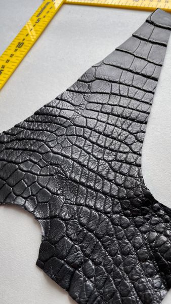 Лоскут шкіри крокодила, чорний 000000985 фото