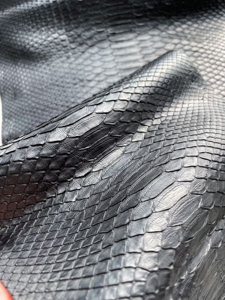 Python skin, black 151 cm (available for cut from 20cm)