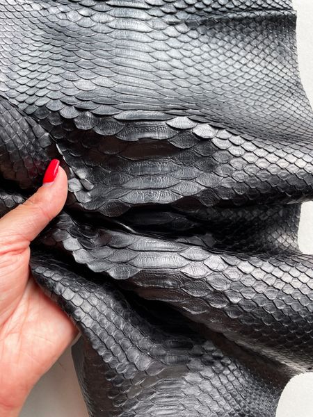 Python skin, black 151 cm (available for cut from 20cm)