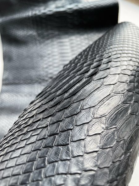 Python skin, black 151 cm (available for cut from 20cm)