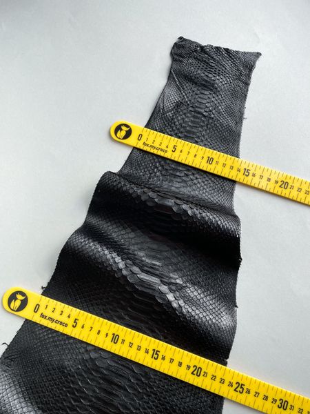 Python skin, black 151 cm (available for cut from 20cm)