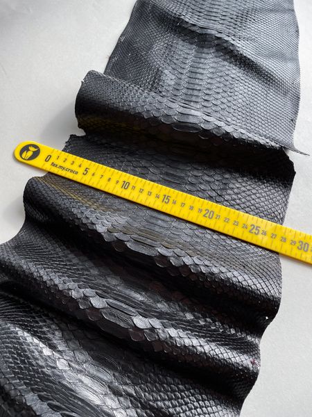 Python skin, black 151 cm (available for cut from 20cm)