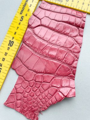 Лоскут кожи крокодила, темно-розовый 000000482 фото