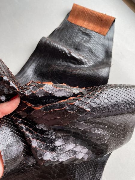 Python skin, black and orange 165 cm