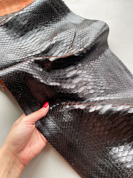 Python skin, black and orange 165 cm