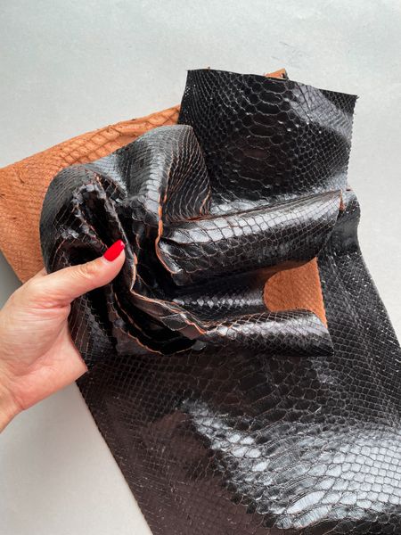 Python skin, black and orange 165 cm