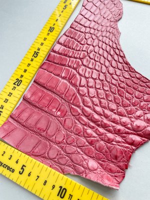 Лоскут кожи крокодила, темно-розовый 000000484 фото