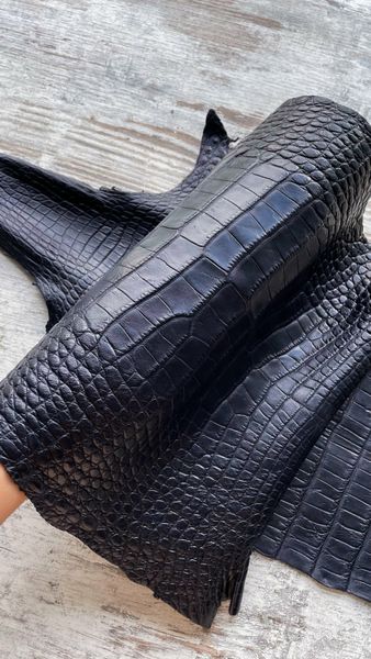 Crocodile skin, dark blue, 38 cm