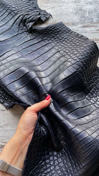 Crocodile skin, dark blue, 38 cm