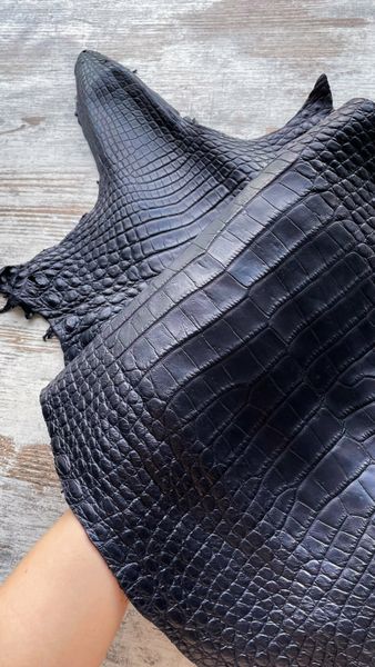 Crocodile skin, dark blue, 38 cm