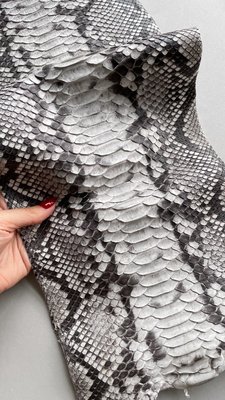 Python skin, black and white 368 cm