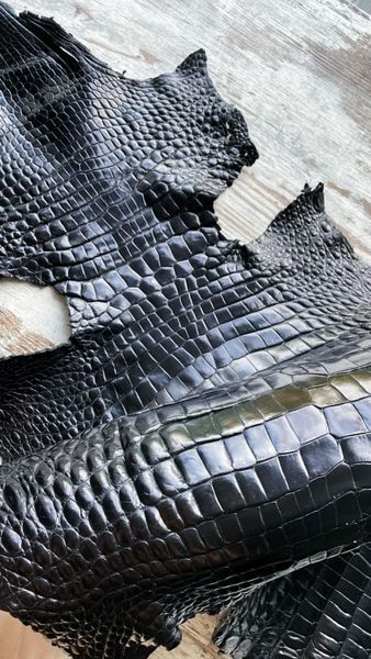 Crocodile skin, black, 42 cm