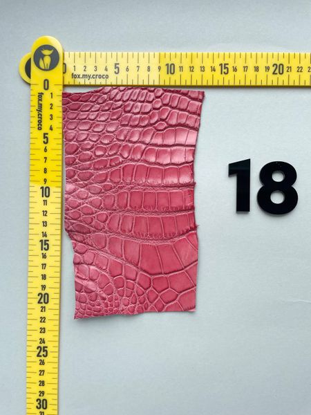 Crocodile leather piece, dark pink