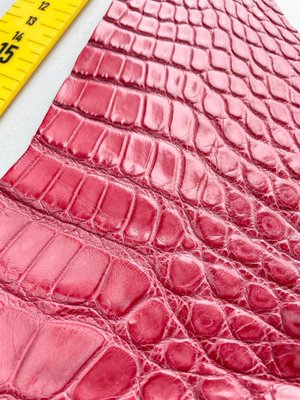 Лоскут шкіри крокодила, темно-рожевий 000000489 фото