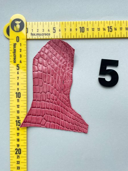 Crocodile leather piece, dark pink