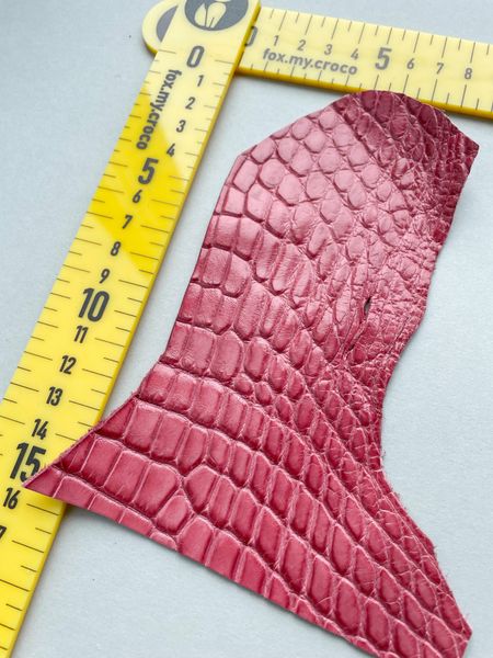 Crocodile leather piece, dark pink