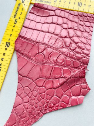 Crocodile leather piece, dark pink