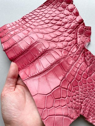 Crocodile leather piece, dark pink