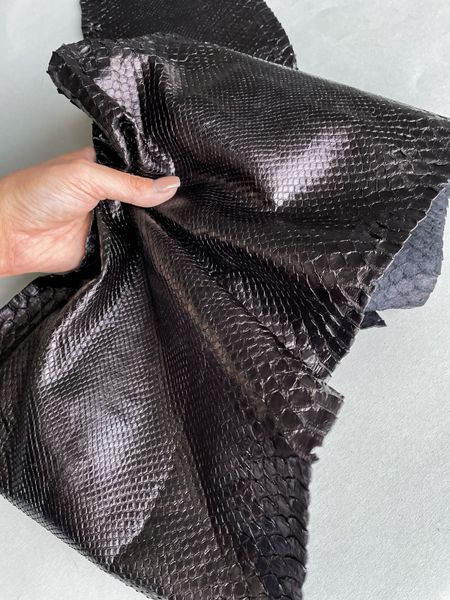 Python skin, black ink 149 cm (available for cut from 20cm)