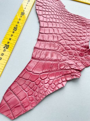 Crocodile leather piece, dark pink