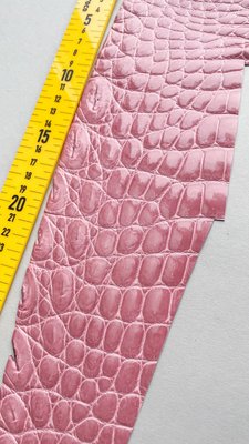 Лоскут шкіри крокодила, рожевий 000000673 фото