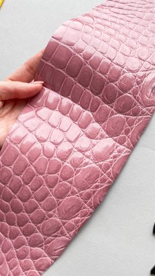 Лоскут шкіри крокодила, рожевий 000000675 фото